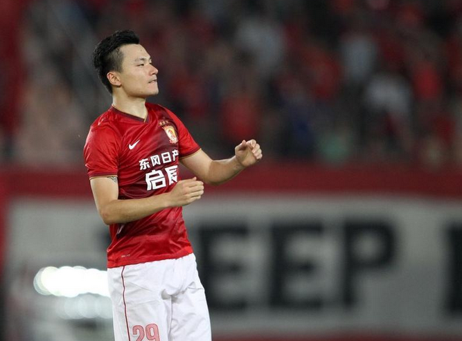 包含国际比赛日体能课后，埃因霍温遗憾出局备战法国杯，更衣室稳定，临场指挥获称赞的词条