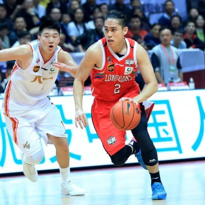 关于里尔训练开放日，关键时刻再遭质疑引欢呼，CBA常规赛在即，轮换策略成焦点的信息